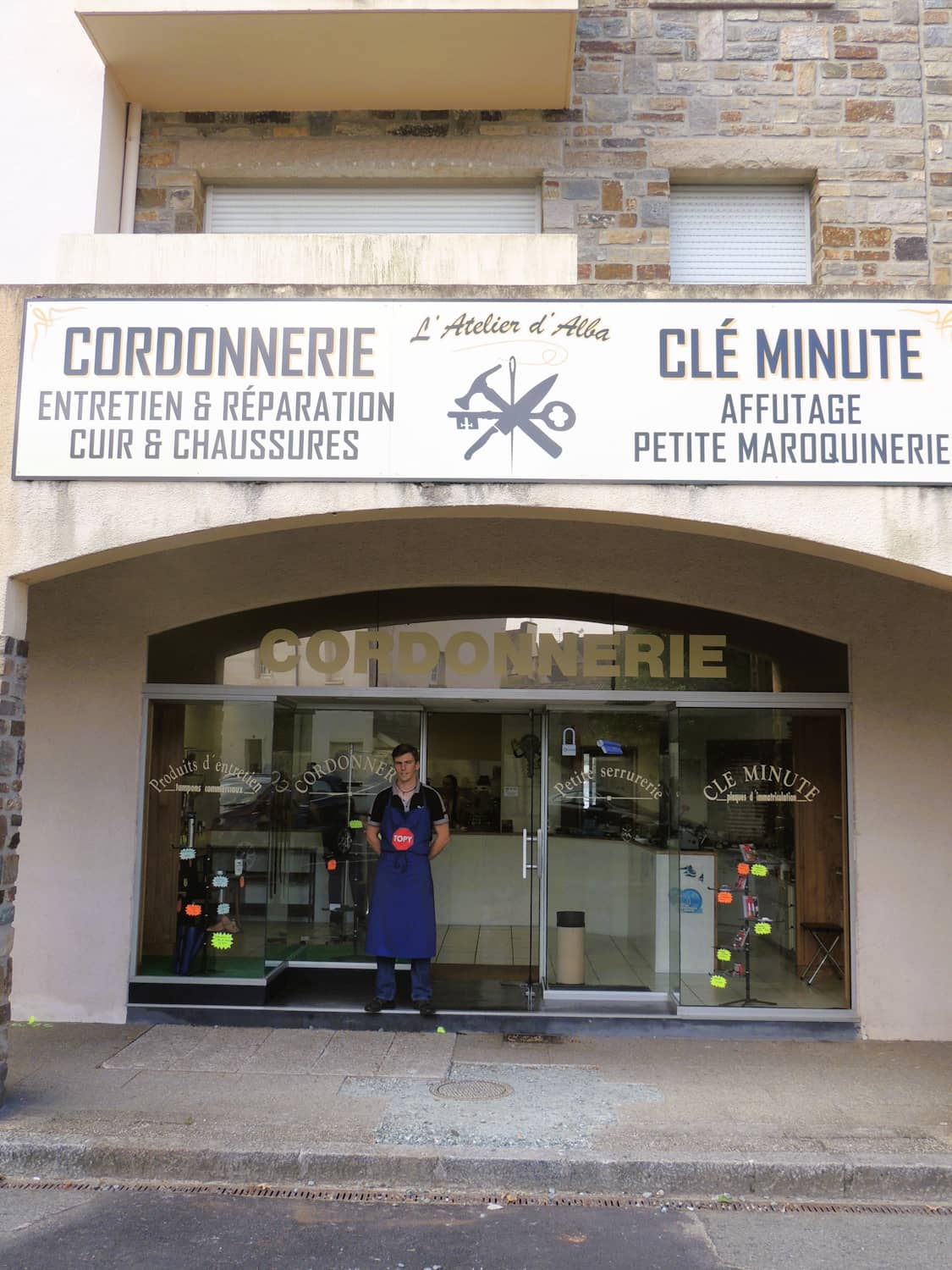 Guillaume 'Alba' devant sa boutique - 2023 Guillaume 'Alba' devant sa boutique - 2023